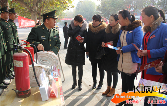 消防產(chǎn)品宣傳。王俊平供圖