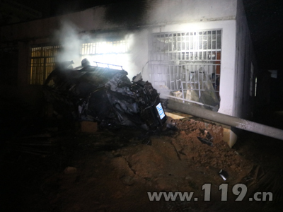 欽州:男女上演“速度與激情” 瘋狂越野變火車 欽州:男女上演“速度與激情” 瘋狂越野變火車